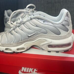 Nike Air Max Plus TN White and Silver Mesh Sneakers - Youth Size 4